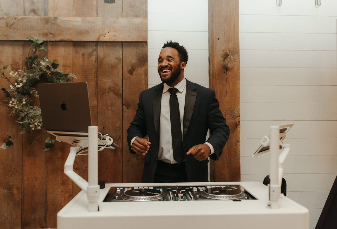 dj for wedding celebration