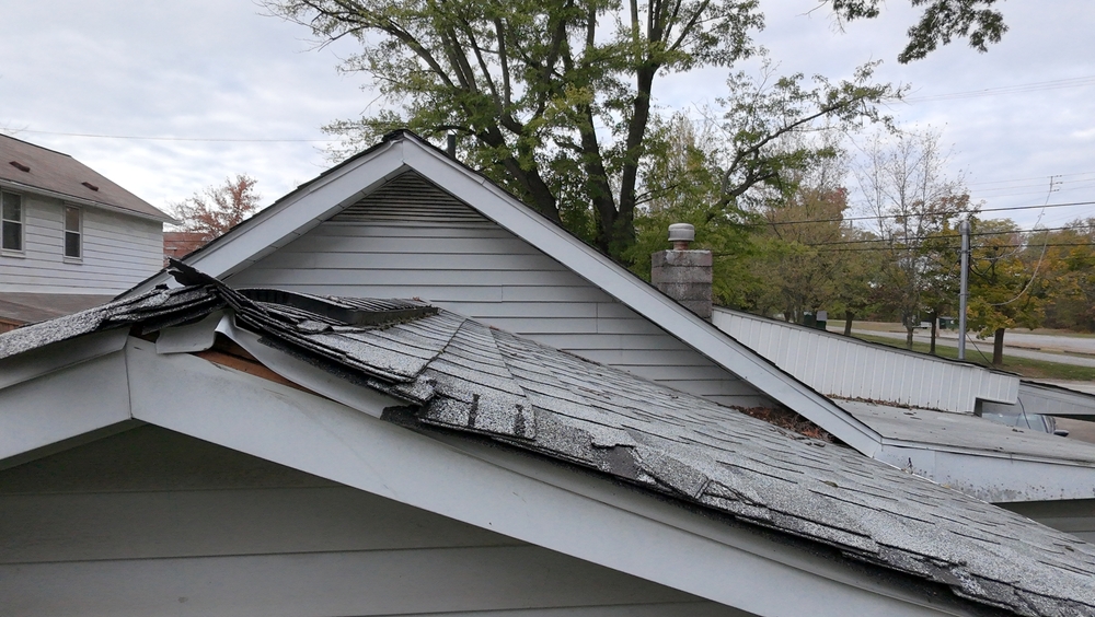 Warning Signs That Answer How Long Does a Shingle Roof Last