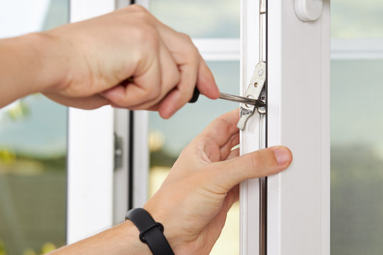 signs to repair window frame