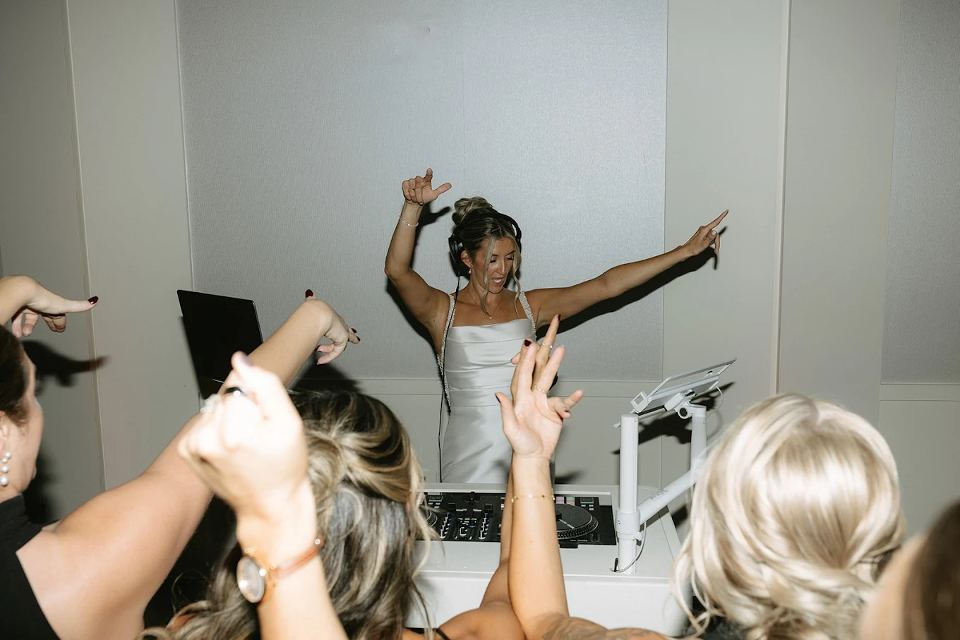 Wedding Reception Songs That Keep the Dance Floor Moving